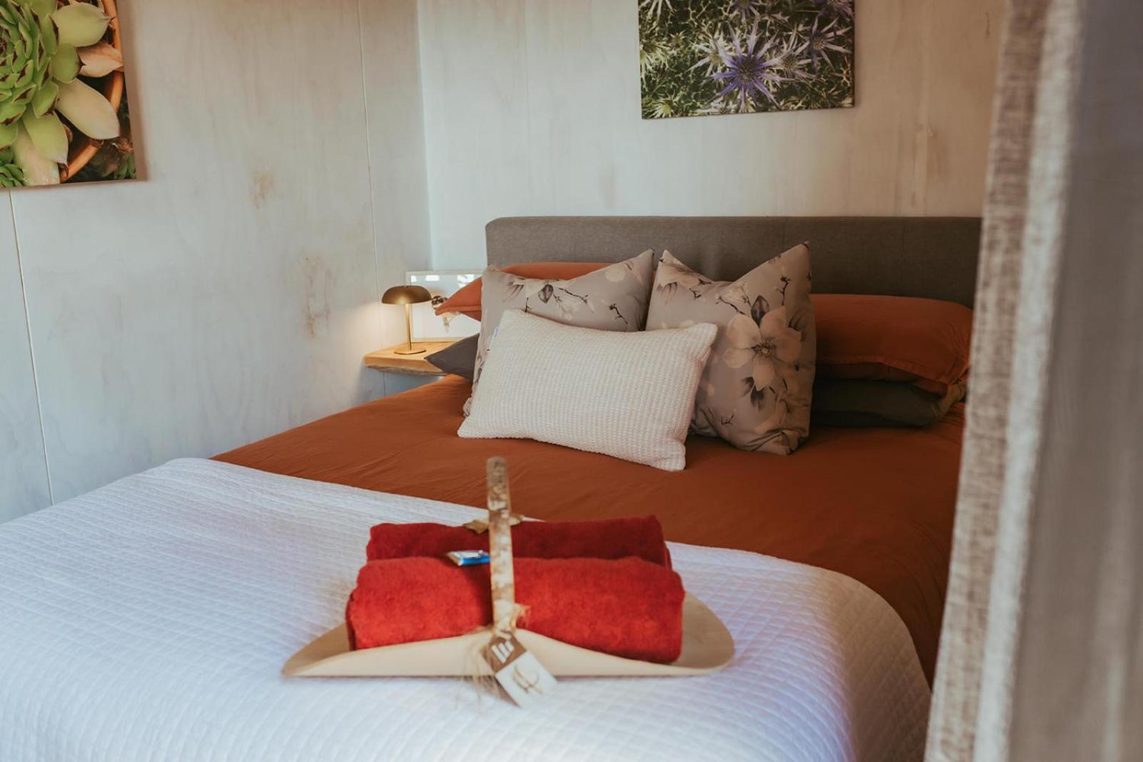 Golden Bay Glamping Hotel Takaka Buitenkant foto